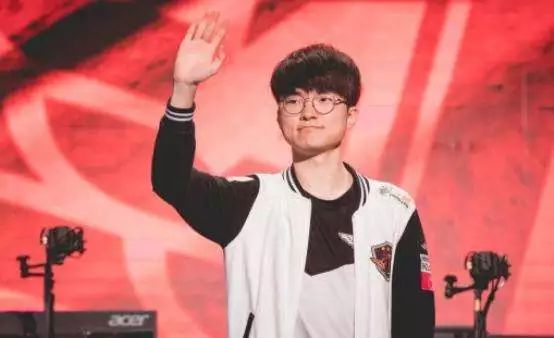 教练组对海 教练组对海